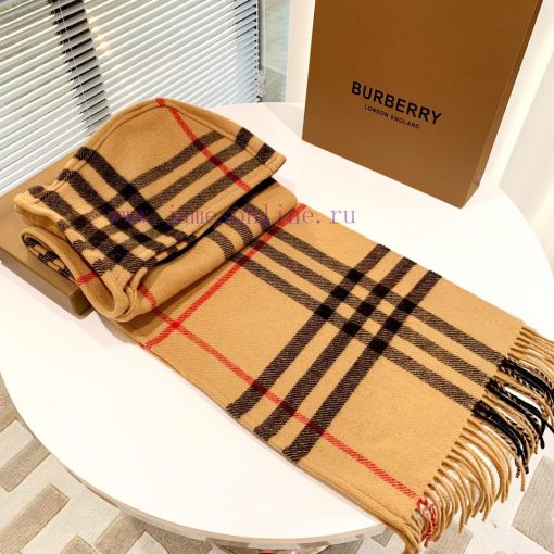 This year's Burberry autumn and winter collection has gone crazy, with a pure love that is el5v7mefj - Image 4