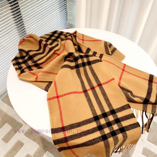 This year's Burberry autumn and winter collection has gone crazy, with a pure love that is el5v7mefj - Image 6