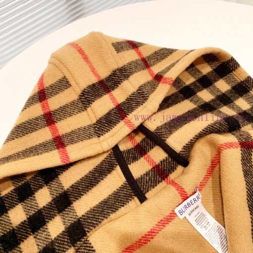 This year's Burberry autumn and winter collection has gone crazy, with a pure love that is el5v7mefj - Image 8