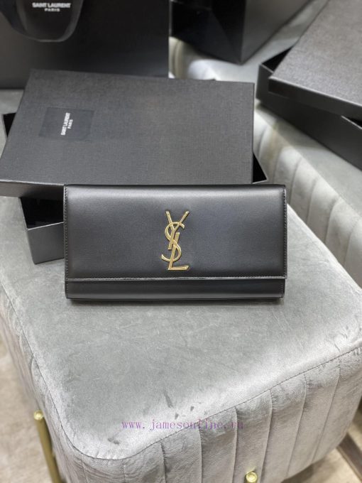 Yves Saint Laurent Bags 𝑪𝒍𝒂𝒔𝒊𝒄𝑴𝒐𝒐𝒈𝒓𝒂𝒎 _ HandbagThe classic flip style handbag features a highly representative metal xtdfar2s