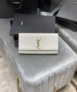 Yves Saint Laurent Bags 𝑪𝒍𝒂𝒔𝒊𝒄𝑴𝒐𝒐𝒈𝒓𝒂𝒎 _ HandbagThe classic flip style handbag features a highly representative metal 0o0flu9p