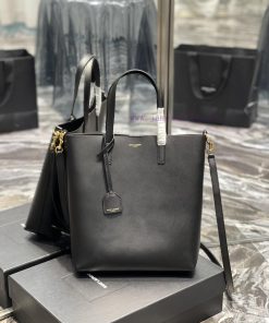 Yves Saint Laurent Bags 𝑺𝒉𝒐𝒑𝒑𝒊𝒏𝒈 𝒕𝒐𝒕𝒆 𝒃𝒂𝒈_A simple and low-key solid color shopping bag, paired with a metal logo pe 8mqin2yl