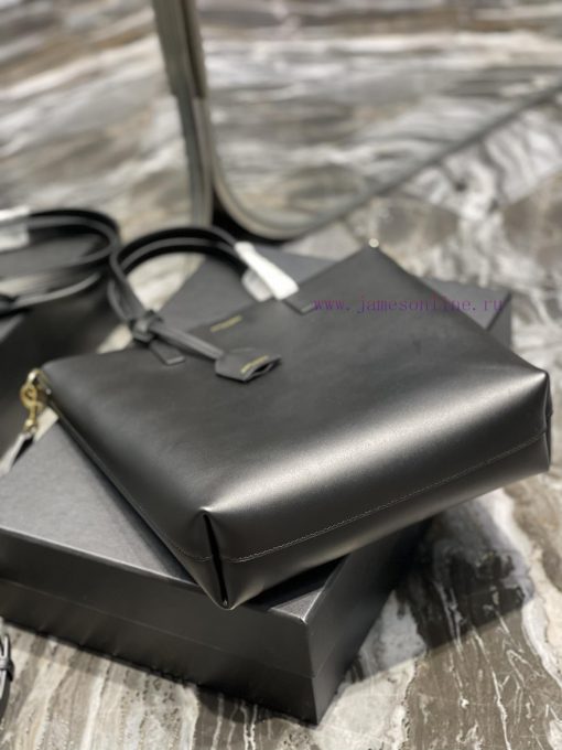 Yves Saint Laurent Bags 𝑺𝒉𝒐𝒑𝒑𝒊𝒏𝒈 𝒕𝒐𝒕𝒆 𝒃𝒂𝒈_A simple and low-key solid color shopping bag, paired with a metal logo pe 8mqin2yl - Image 8