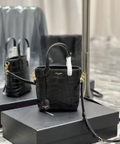 Yves Saint Laurent Bags 𝗠𝗶𝗻𝗶 𝗧𝗼𝘆 𝗦𝗵𝗼𝗽𝗽𝗶𝗻𝗴The new mini shopping bag, although small in size, is very capable of hold py01898x