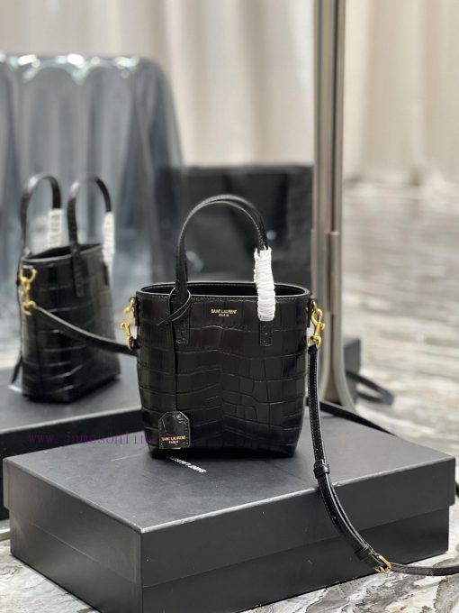 Yves Saint Laurent Bags 𝗠𝗶𝗻𝗶 𝗧𝗼𝘆 𝗦𝗵𝗼𝗽𝗽𝗶𝗻𝗴The new mini shopping bag, although small in size, is very capable of hold py01898x