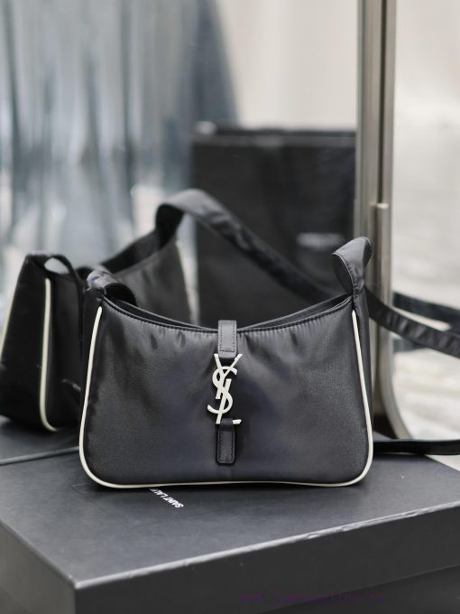 Yves Saint Laurent Bags Black white buckle with white edged nylonLE 5 A ̀ 7_ Nylon versionSalt college style single i5jhodli