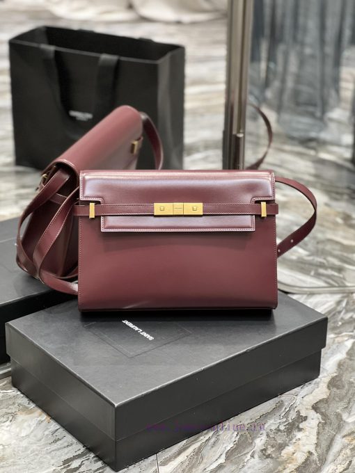 Yves Saint Laurent Bags 𝑴𝒂𝒏𝒉𝒂𝒕𝒕𝒖 Wine red_The latest revision of the Manhattan baguette bag features a full leather kv7ukj59