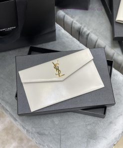 Yves Saint Laurent Bags Uptown New HandbagThe most classic iconic metal logo, made of Italian imported cowhide, is s 5py5vet8