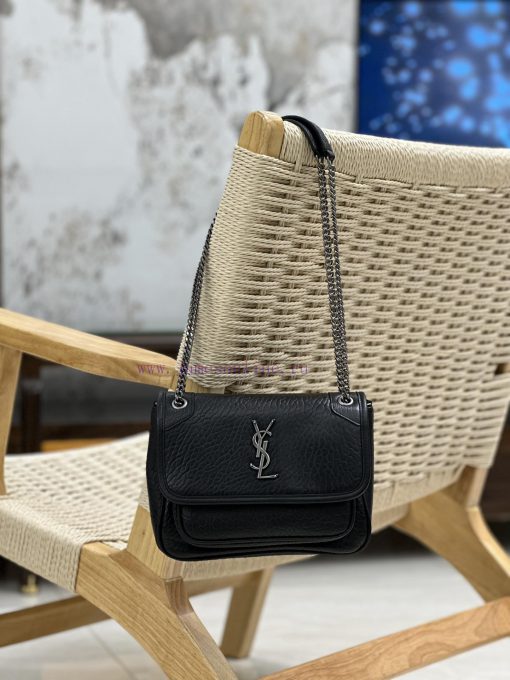 Yves Saint Laurent Bags niki_22cmIt's not too cool at all. The bag has a beautiful shape without any flaws, and the 40ctxq4y