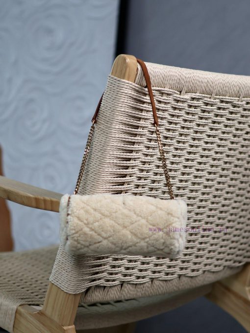 Yves Saint Laurent Bags SADE_ Lamb wool with frosted leather gold buckle🧚 Little fairies must buy this cylindrical b xgttrhgu