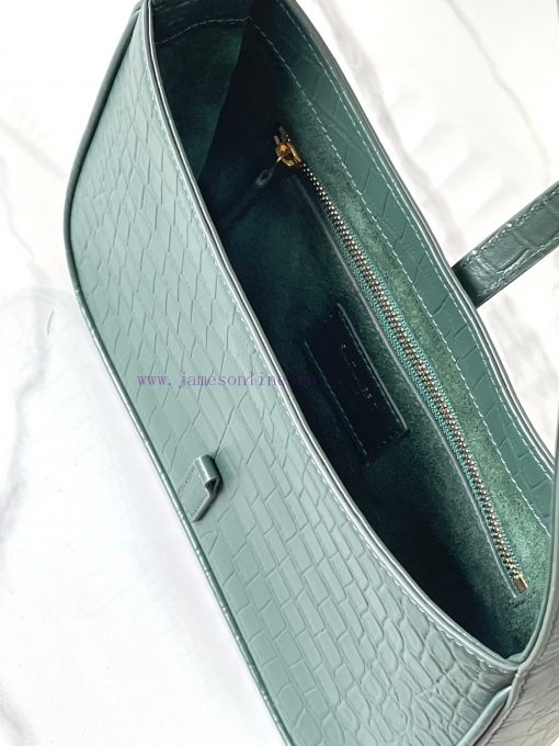 Yves Saint Laurent Bags 𝑳𝑬 5 𝐀̀ 7, the armpit bag that exploded in popularity this year, Y Home. Although it was lat 11uzkna8 - Image 9