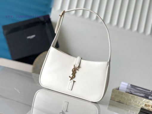 Yves Saint Laurent Bags 𝑳𝑬 5 𝐀̀ 7, the armpit bag that exploded in popularity this year, Y Home. Although it was lat qz6556p0