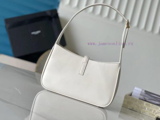 Yves Saint Laurent Bags 𝑳𝑬 5 𝐀̀ 7, the armpit bag that exploded in popularity this year, Y Home. Although it was lat qz6556p0 - Image 4