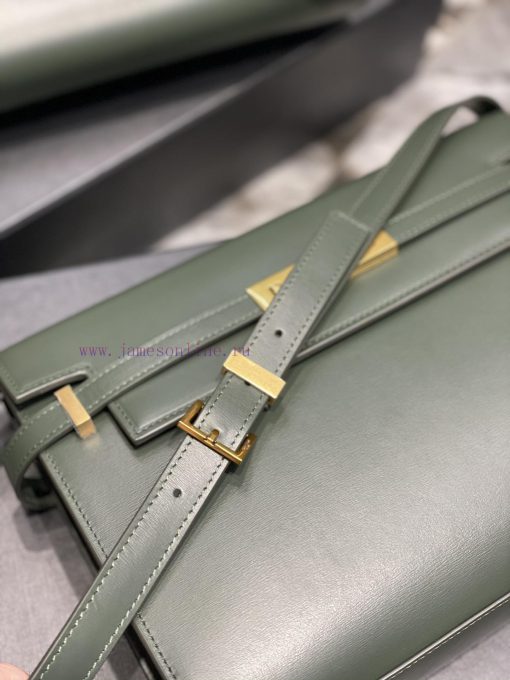 Yves Saint Laurent Bags 𝑴𝒂𝒏𝒉𝒂𝒕𝒕𝒂𝒏 The latest revision of the Manhattan baguette bag features a full leather lining, v7l0nj5t - Image 7
