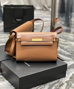 Yves Saint Laurent Bags 𝑴𝒂𝒏𝒉𝒂𝒕𝒕𝒂𝒏 caramel color_The latest revision of the Manhattan baguette bag features a full le nkfokr07