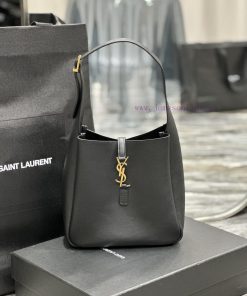 Yves Saint Laurent Bags Explosive LE 5A7 Underarm BagThis year's popular vintage armpit bags have been very popular. jc65l08w