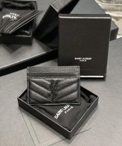 Yves Saint Laurent Bags 𝑴𝒐𝒏𝒐𝒈𝒓𝒂𝒎 Card Bag - Black BuckleVery small and exquisite; Imported Italian caviar cowhide, s cf2w1z1b