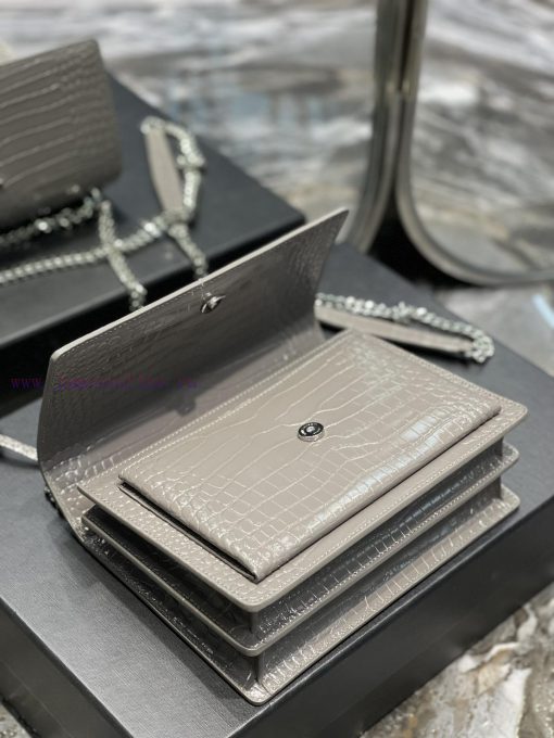 Yves Saint Laurent Bags 𝑺𝒖𝒏𝒔𝒆𝒕 𝟮𝟮𝒄𝒎Grey silver buckleThe unbeatable classic crocodile patterned sunset bag has been 6zw6xhfl - Image 8