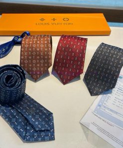 Paired with exquisite small logo jacquard and low-key luxurious and atmospheric color matchixwivhzte