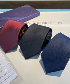 The packaging of the Givenchy tie features a simple logo embroidery design, which is a must-ji6hn9t4