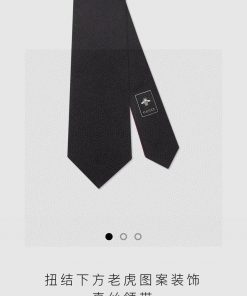 Paired with a silk tie, the tiger pattern is located below the knot. The tiger was introducegkph8a3i