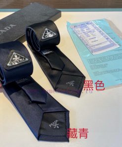 Paired with packaging, the same popular product from P Home Shu Qi, the new Prada triangle lrsi57olr