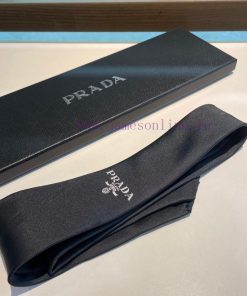 Paired with popular packaging, this classic and neutral Prada logo tie from P Home is an iderb4crkzc