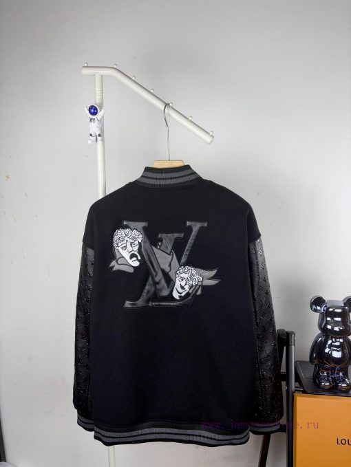 Style B07 After-sales ServiceLv2024ss The Year Of The Loong Limited Catwalk Baseball Jacket Jac y0e6rzv1 - Image 7
