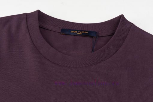 Top Tier Official Website QualityLouis VuittonLV 24ss Chest Embossed Letter Short Sleeved T-shi hx68e46p - Image 5