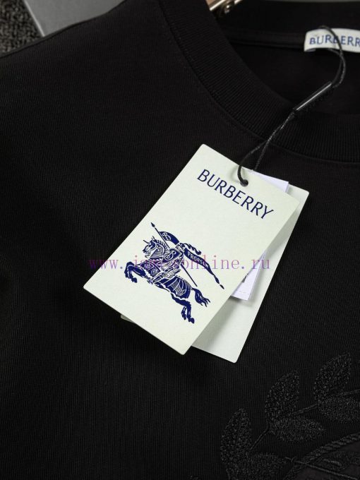Burberry's Latest Spring/summer Collection Features The Most Popular Brand Element Of Oak Leaf ldeb591u - Image 5
