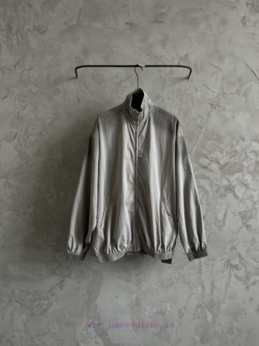 Balenciaga's New Coat From Balenciaga Photographed In Real Video. Used Spray Painted Dirty Set zqxbsz2f