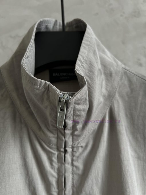Balenciaga's New Coat From Balenciaga Photographed In Real Video. Used Spray Painted Dirty Set zqxbsz2f - Image 5