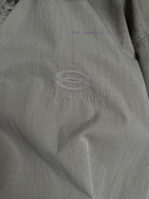 Balenciaga's New Coat From Balenciaga Photographed In Real Video. Used Spray Painted Dirty Set zqxbsz2f - Image 7
