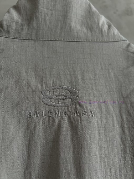 Balenciaga's New Coat From Balenciaga Photographed In Real Video. Used Spray Painted Dirty Set zqxbsz2f - Image 11