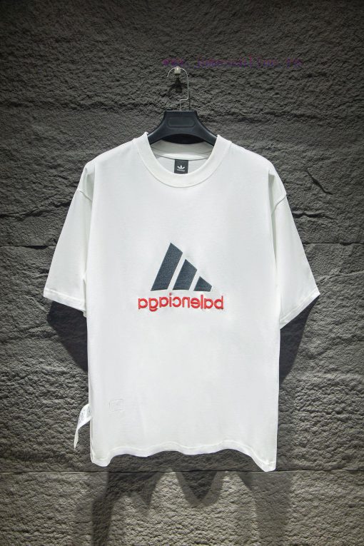 Style Number 5030Balenciaga Ad Collaborates With Paris To Wear A New Embroidered Short Sleeved grhbmk5y