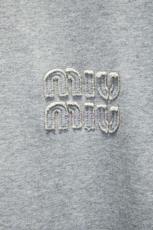Style Number 9008MiuMiu Miu Embroidery StyleThe OS Version Is Really CharmingMiumiu Is Truly An cel2szbi - Image 4