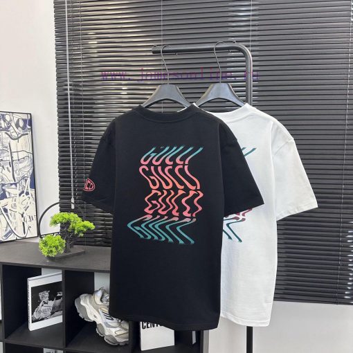 Gucci  Style Number G912 Gucci Official Website New Multi Badge Letter Logo Printed Short Sleev ejk8hi5j - Image 3