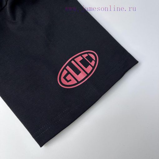 Gucci  Style Number G912 Gucci Official Website New Multi Badge Letter Logo Printed Short Sleev ejk8hi5j - Image 8