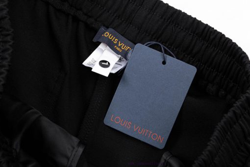 ️2025 LV New Knitted Shorts Customized Fabric Embroidered Logo Pattern With Knitted Craftsmansh 37nc8m56 - Image 9