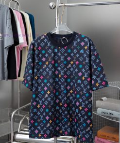High-qualityThe LV Tyler Co Branded Series Of Puppies Features A Full Printed LOGO Short Sleeve g7ytnv64
