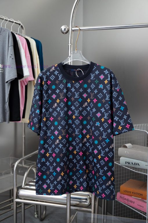 High-qualityThe LV Tyler Co Branded Series Of Puppies Features A Full Printed LOGO Short Sleeve g7ytnv64