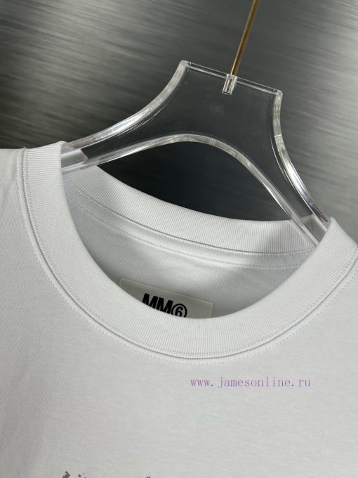 High End Original Specifications𝐌𝐚𝐢𝐬𝐨𝐧𝐌𝐚𝐫𝐠𝐢𝐞𝐥𝐚 Back Logo 6 Printed Magira 𝐌𝐌𝟔Summer Round Short yicex5ku - Image 9