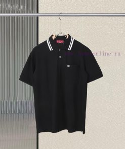 R-9545 Gucci 2025SS Collar Polo ShirtAvailable On The GUCCI Official Website Featuring A Black fxe0vi9g
