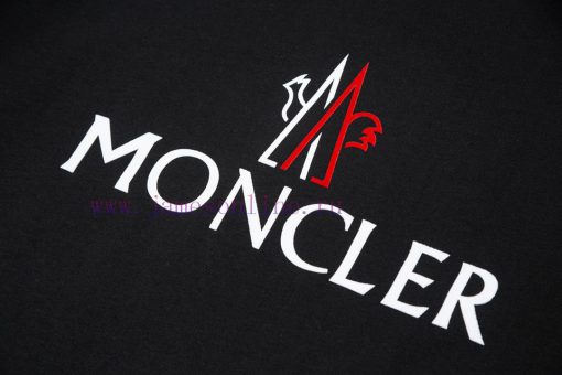 MONCLER Red And White Interlocking Letter PrintExquisite Upgraded Logo Logo Inspired By Retro 8 ey33d5rh - Image 5