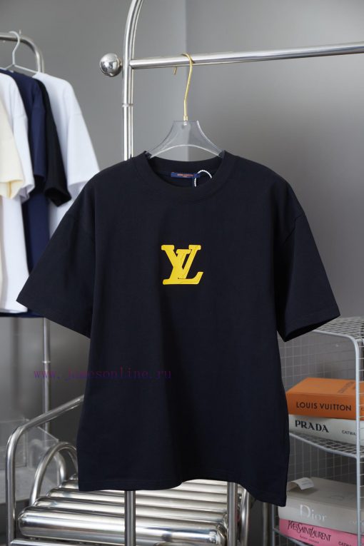 Louis Vuitton 25SS Early Spring New Style 3D Rubber Grinding Foam Woglue Short SleeveLight Luxu mu7fcvo9 - Image 2
