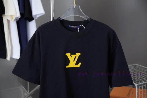Louis Vuitton 25SS Early Spring New Style 3D Rubber Grinding Foam Woglue Short SleeveLight Luxu mu7fcvo9 - Image 4