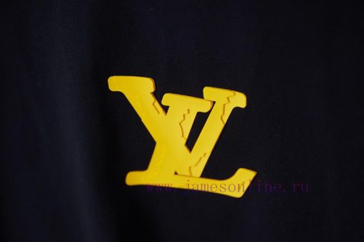 Louis Vuitton 25SS Early Spring New Style 3D Rubber Grinding Foam Woglue Short SleeveLight Luxu mu7fcvo9 - Image 5