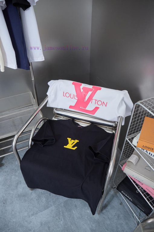 Louis Vuitton 25SS Early Spring New Style 3D Rubber Grinding Foam Woglue Short SleeveLight Luxu mu7fcvo9 - Image 9