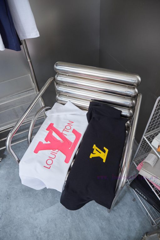 Louis Vuitton 25SS Early Spring New Style 3D Rubber Grinding Foam Woglue Short SleeveLight Luxu mu7fcvo9 - Image 10
