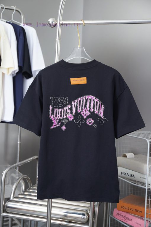 Louis Vuitton 25SS Early Spring New Letter Rhinestone Short Sleeved ShirtLight Luxury Fashion I uogby1kl - Image 3